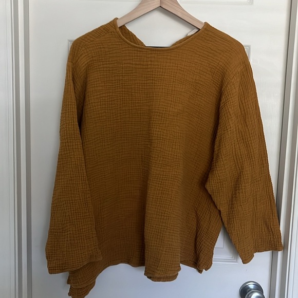 April Meets October: October Top 2022 in Mustard - Picture 1 of 4